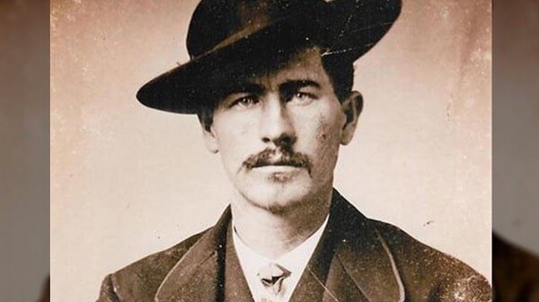 ¿Cuánto mide Wyatt Earp? 2021031900143486019